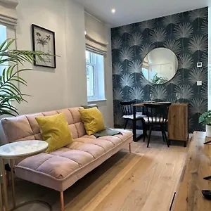 Contemporary Pied A Terre In The Heart Of Bath